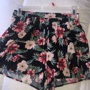 Hollister Floral Flowy Shorts!